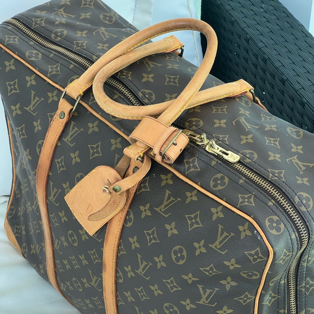 Louis Vuitton Sirius 
17"L x 12"W x 6"H
L3238262 authentic